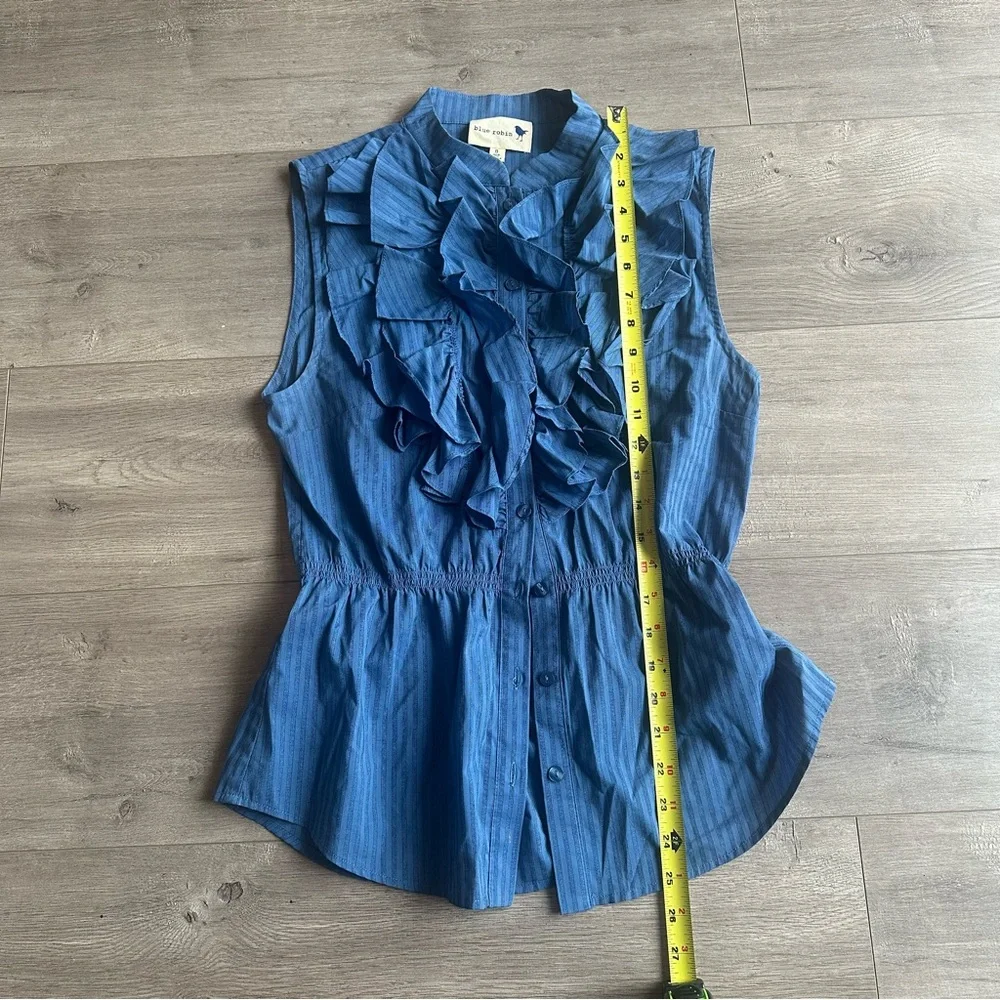 EUC Blue Robin ruffled sleeveless button down blouse - size 8